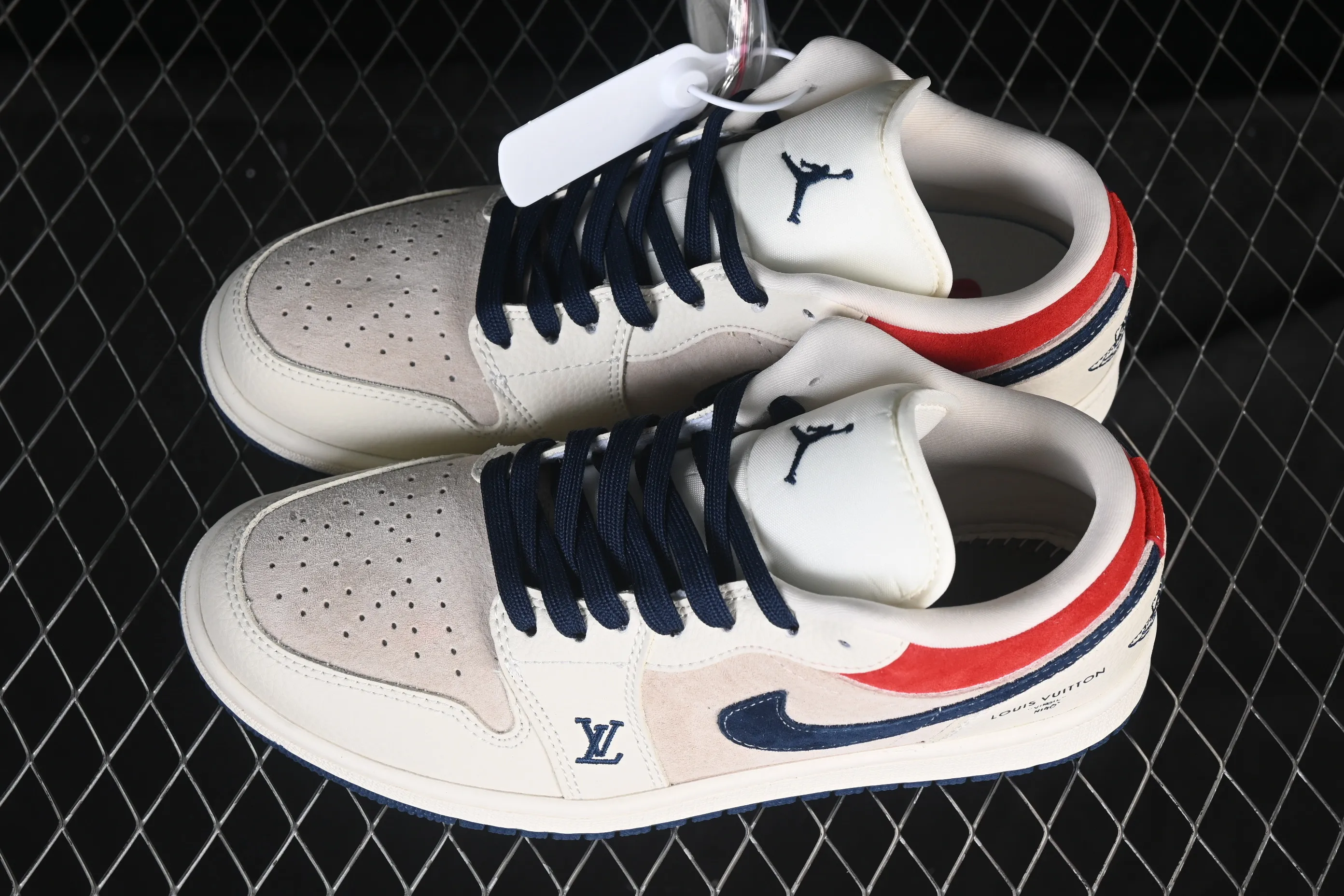 All categories Air Jordan Jordan series basketball shoes Air Jordan 1 Low Air Jordan 1 Low AJ1 Joe 1 joint model off-white red blue pig eight high-end customized low-top retro basketball shoes LD8888-009